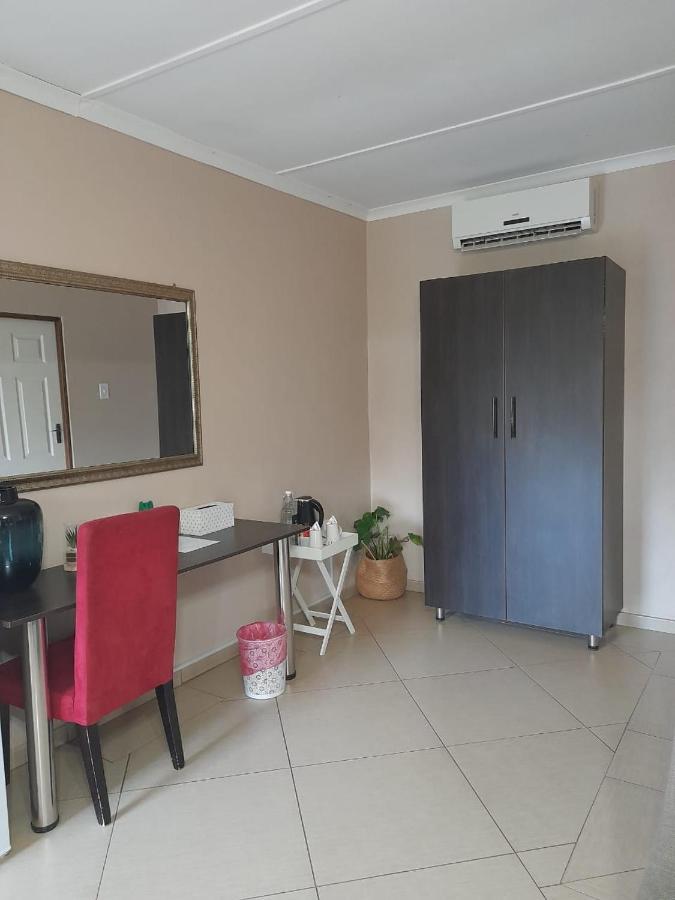 Nongoma Lodge & Inn Cc Екстериор снимка