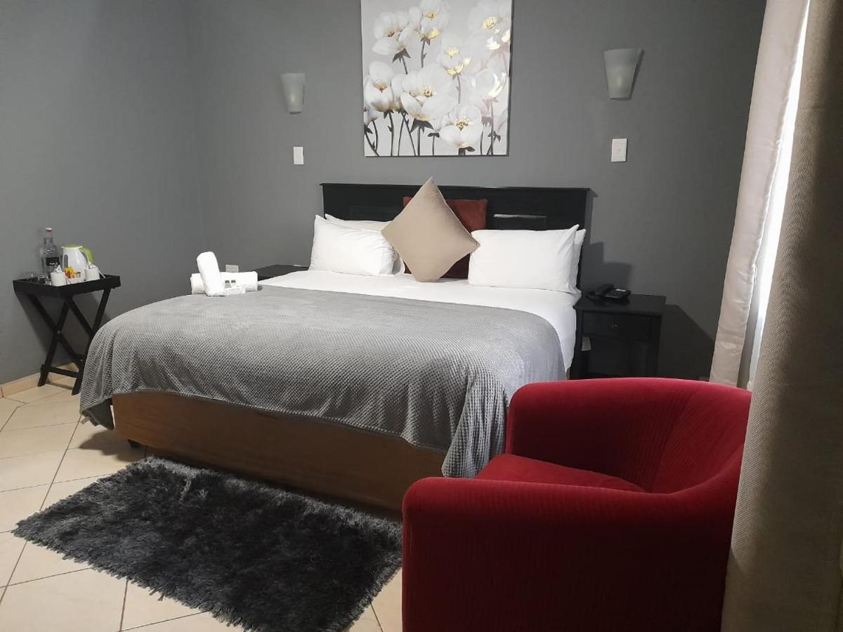 Nongoma Lodge & Inn Cc Екстериор снимка