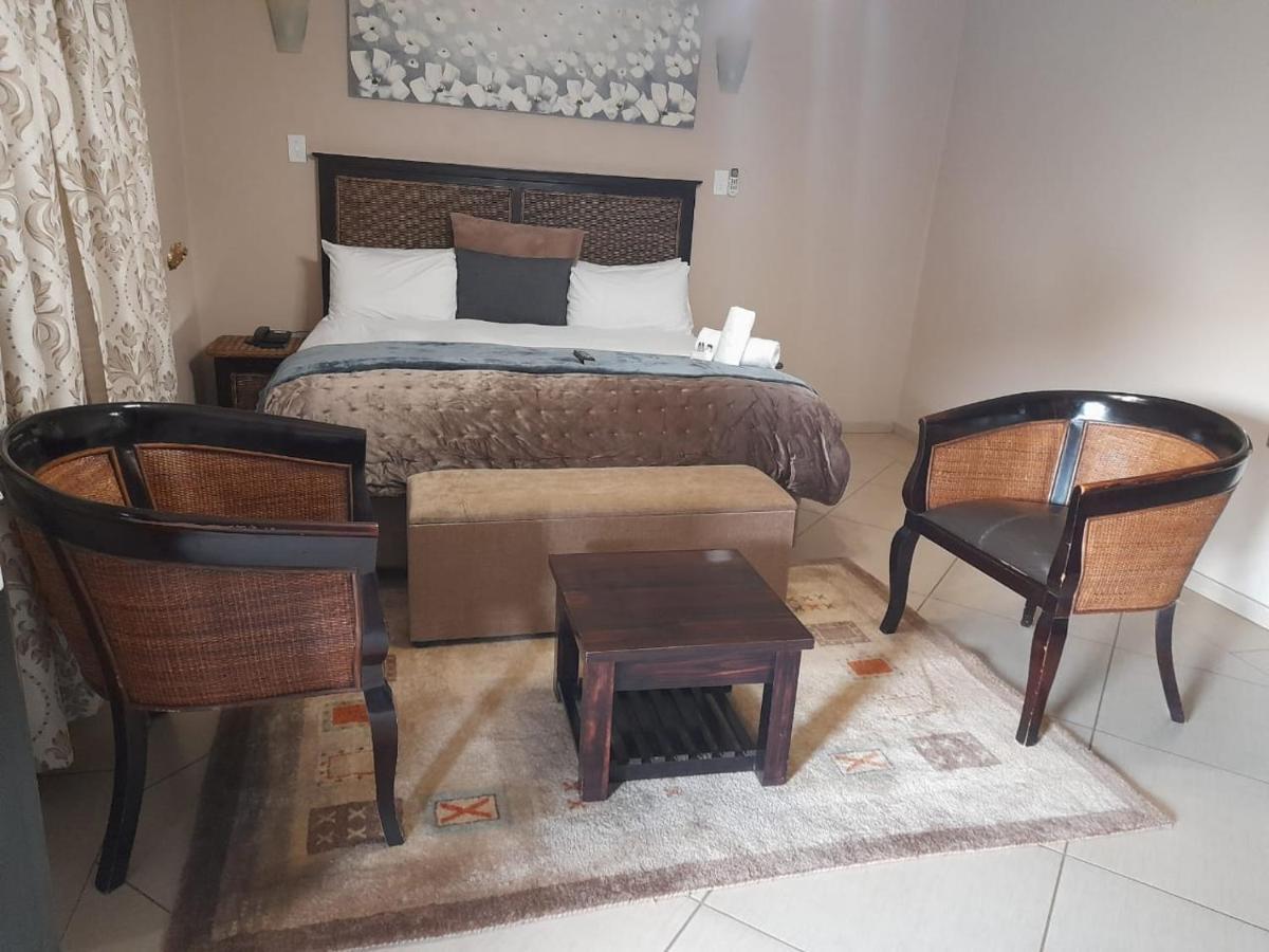 Nongoma Lodge & Inn Cc Екстериор снимка