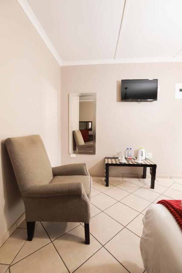 Nongoma Lodge & Inn Cc Екстериор снимка