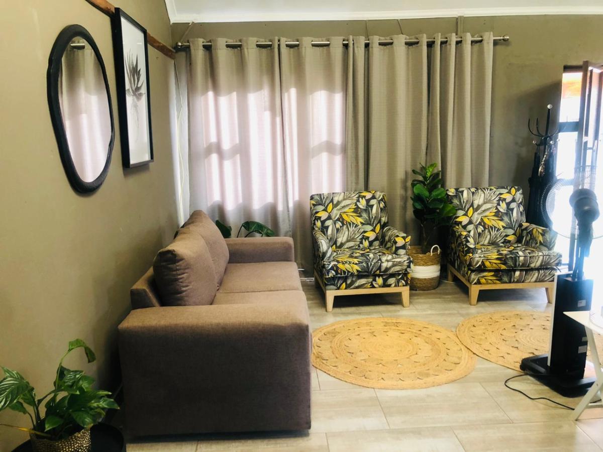 Nongoma Lodge & Inn Cc Екстериор снимка