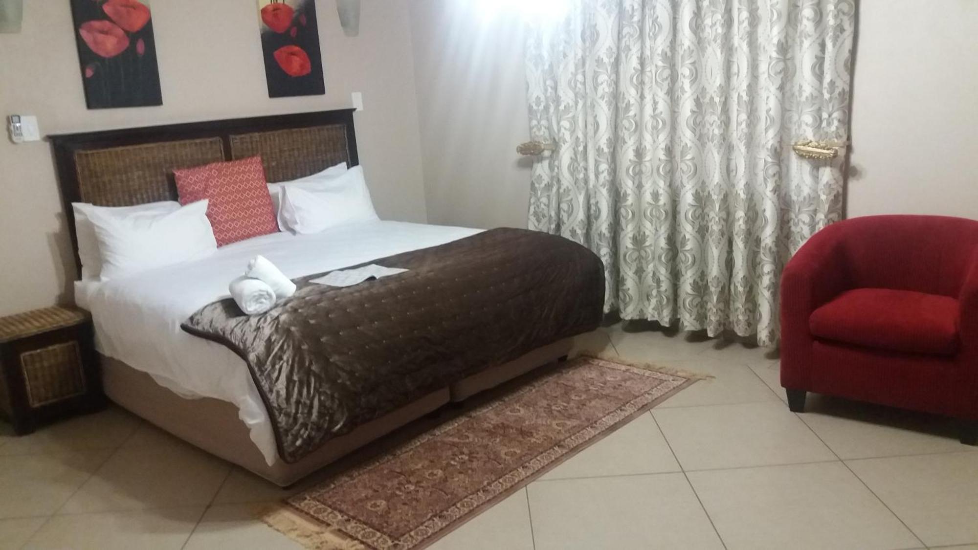 Nongoma Lodge & Inn Cc Стая снимка