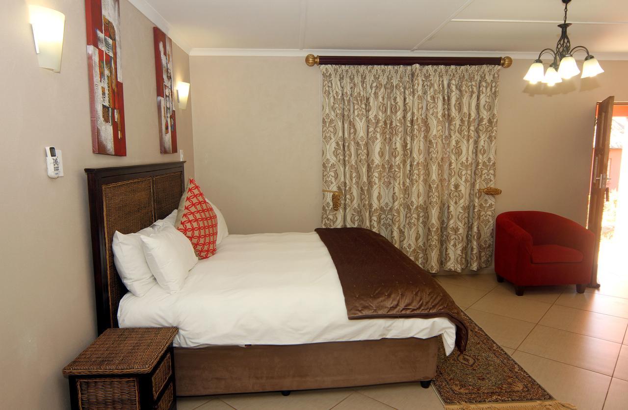 Nongoma Lodge & Inn Cc Екстериор снимка