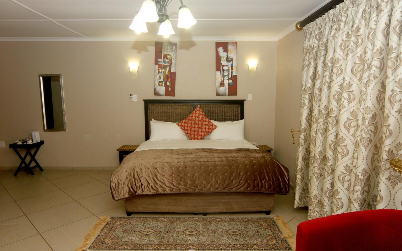 Nongoma Lodge & Inn Cc Екстериор снимка